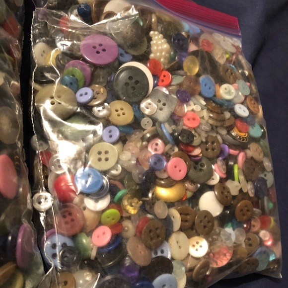 Lot of two quart size bags of buttons. One full and one a little over half full - Picture 3 of 6